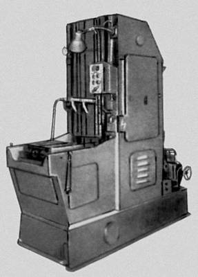 Рис. 3п. Основные типы металлорежущих станков. Вертикально-протяжной станок (7Б705).
