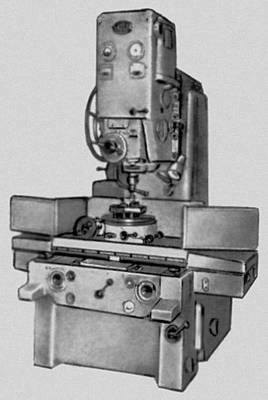 Рис. 3д. Основные типы металлорежущих станков. Координатно-расточный станок (2B440).
