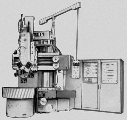 Рис. 3ж. Основные типы металлорежущих станков. Токарно-карусельный одностоечный станок с числовым программным управлением (1512Ф2).
