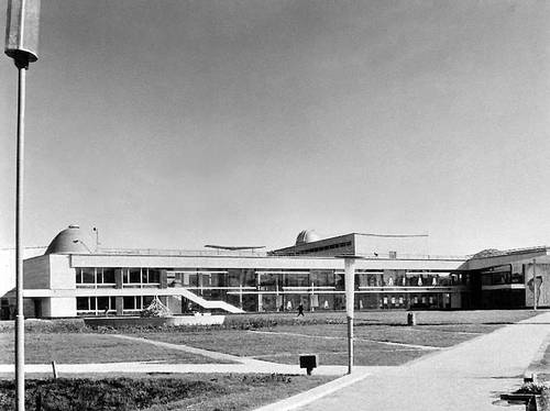 Дворец пионеров и школьников в Москве. 1959—62. Архитекторы В. С. Егерев, В. С. Кубасов, Ф. А. Новиков, Б. В. Палуй, И. А. Покровский, М. Н. Хажакян, инженер Ю. И. Ионов, художники Е. М. Аблин, А. А. Губарёв, И. И. Лаврова-Дервиз, Г. Г. Дервиз, И. В. Пчельников.