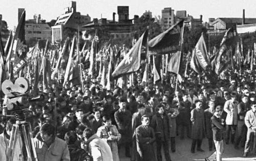 Весеннее наступление трудящихся. 1974. Во время митинга в парке Мэйдзи (Токио).