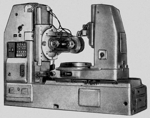 Рис. 3и. Основные типы металлорежущих станков. Зубофрезерный станок (5K328A).