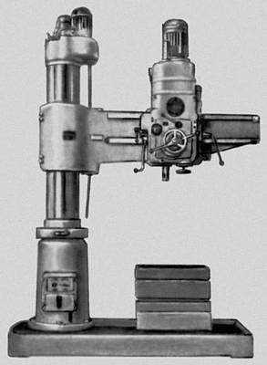 Рис. 3е. Основные типы металлорежущих станков. Радиально-сверлильный станок (2A53).
