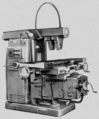 Рис. 3. Основные типы металлорежущих станков. Универсальный консольно-фрезерный станок (6Т82).